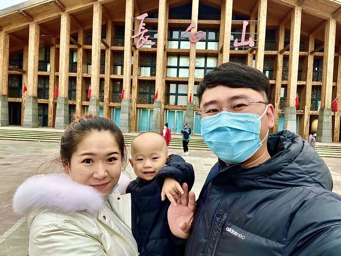 点击放大图片 全家照.jpg