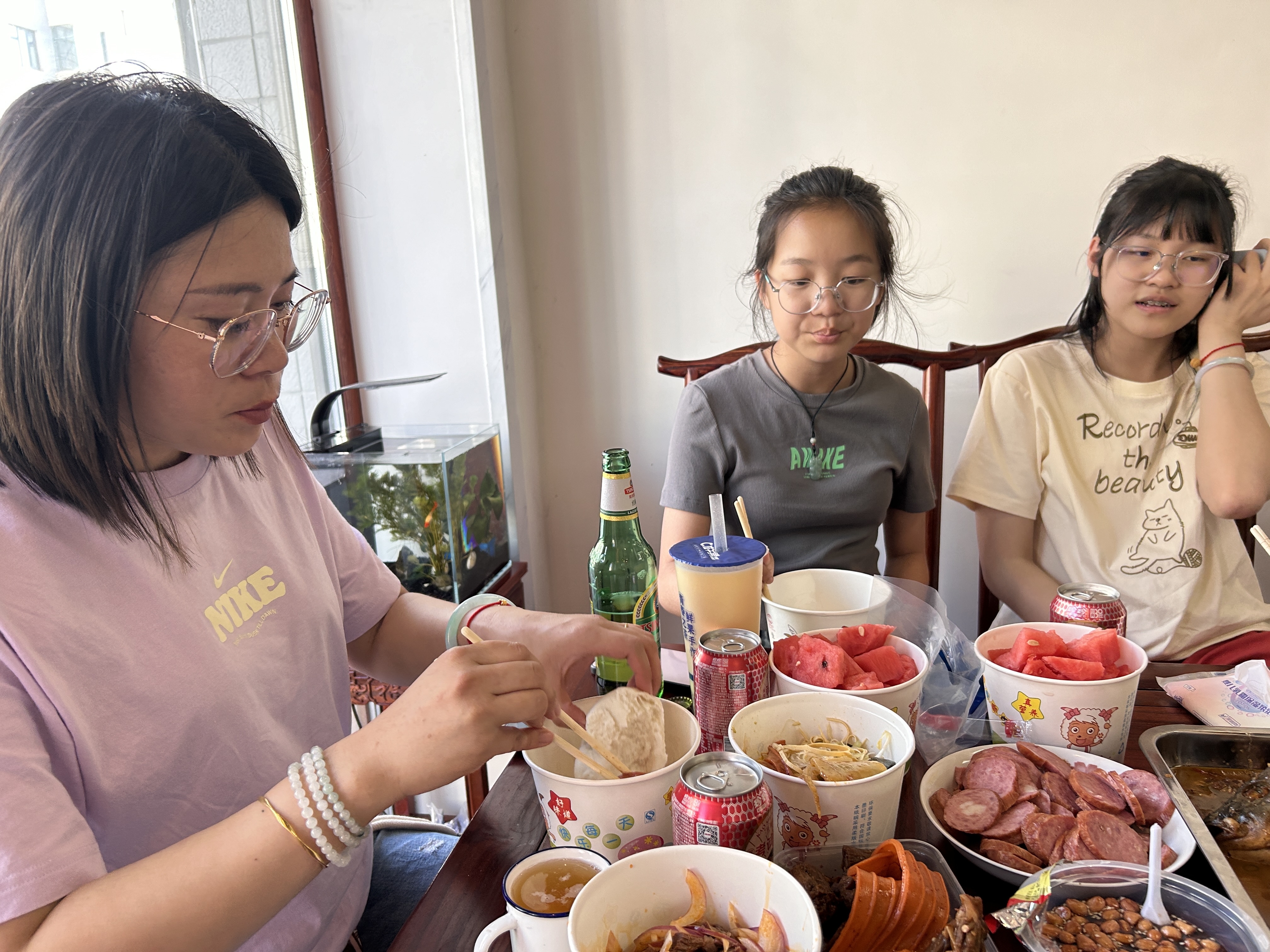 点击放大图片 把酒言欢2.JPG